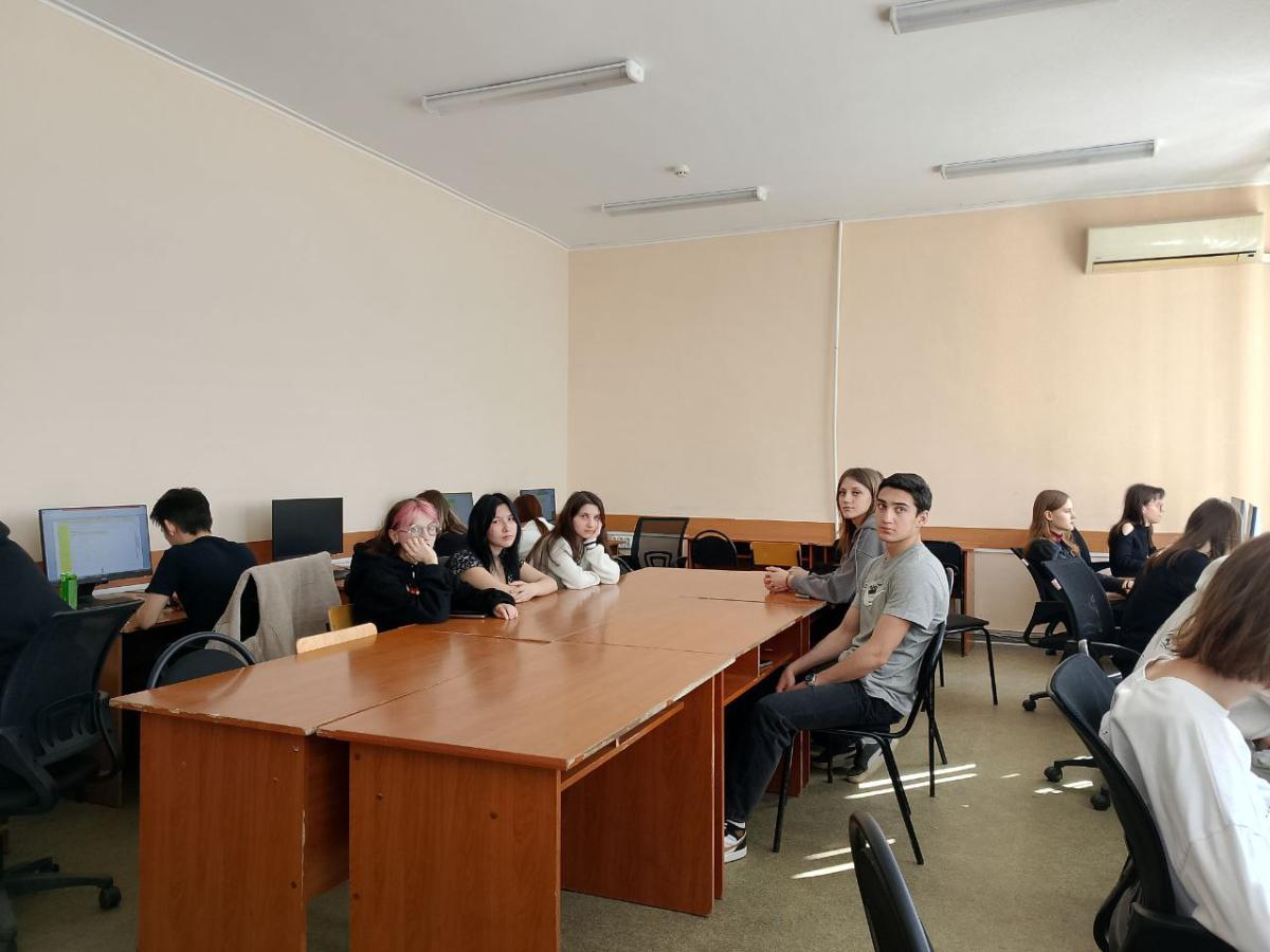 Кураторский час "Лицо, управляющее электросамокатом: водитель или пешеход?" Фото 1