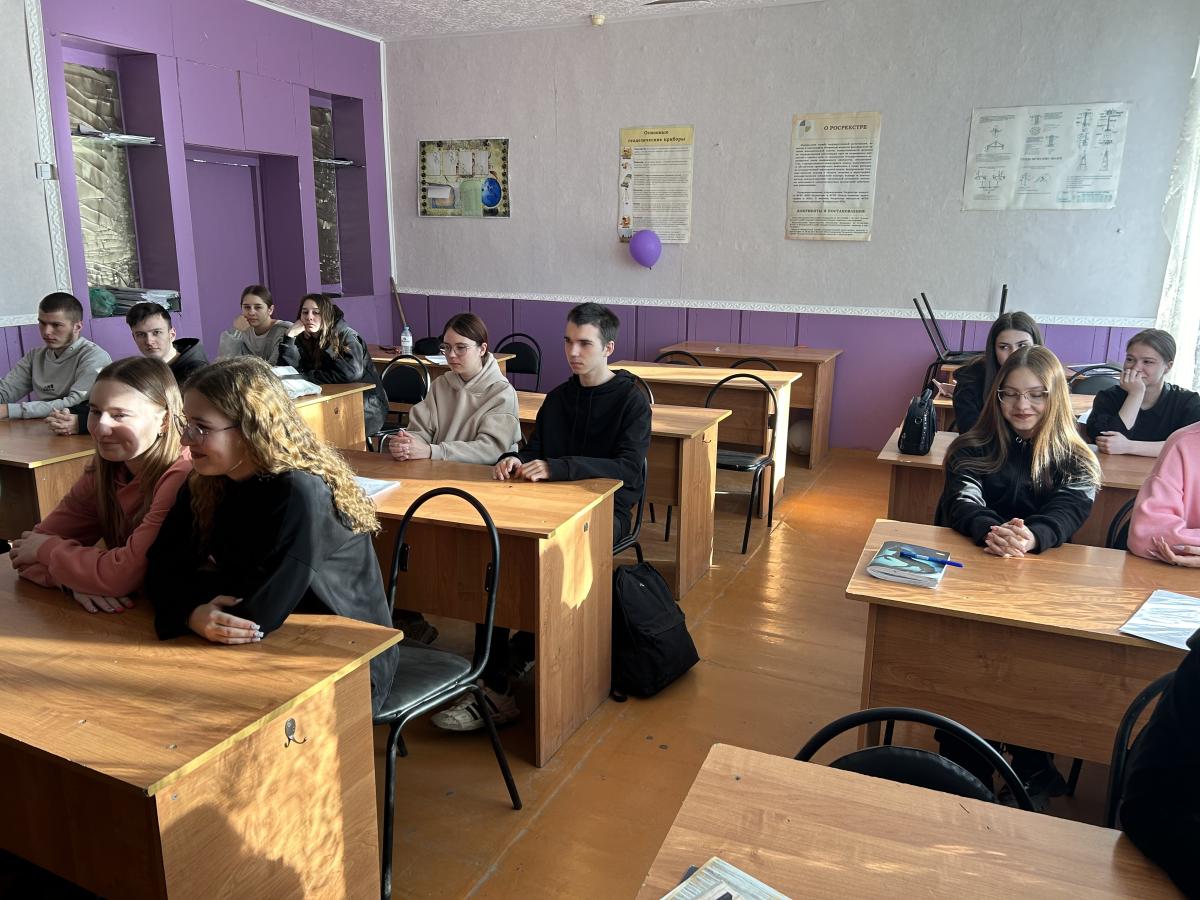 Классный час на тему: «День воссоединения Крыма и Севастополя с Россией. 100-летие Артека..»