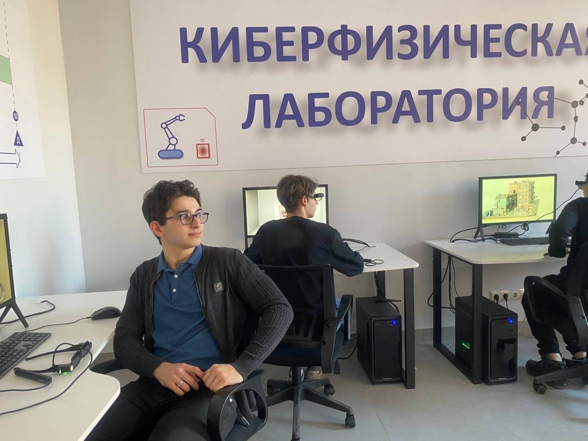 Школьники Екатериновского района посетили с экскурсией Вавиловский университет Фото 11