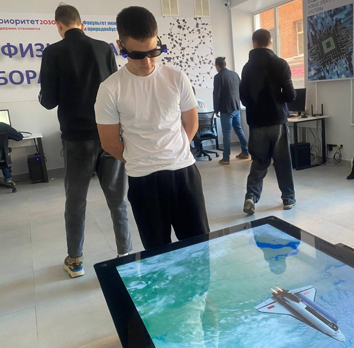 Школьники Екатериновского района посетили с экскурсией Вавиловский университет Фото 13