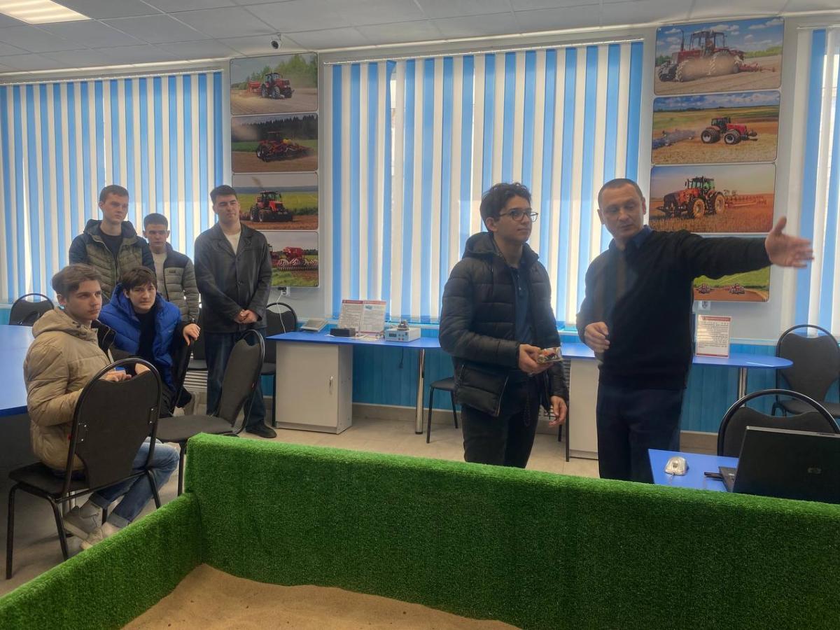 Школьники Екатериновского района посетили с экскурсией Вавиловский университет Фото 15