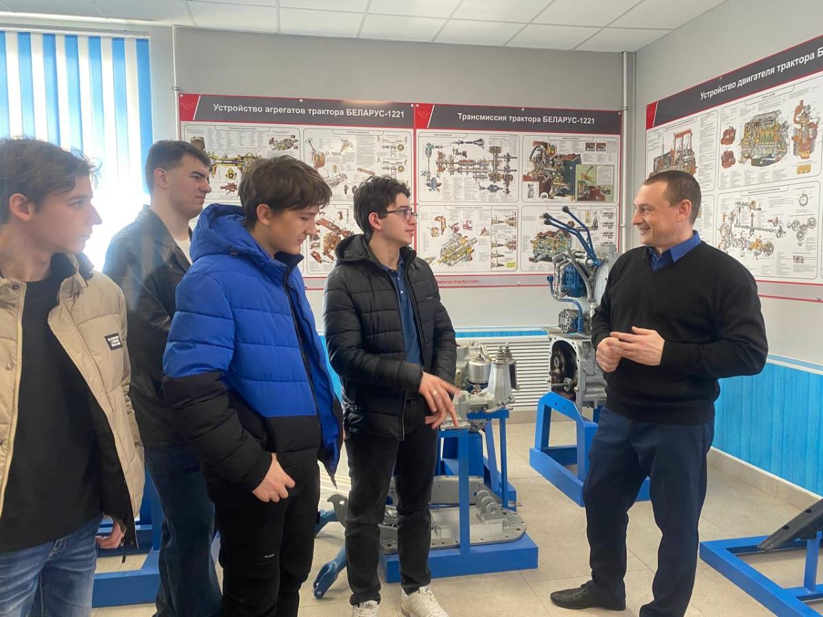 Школьники Екатериновского района посетили с экскурсией Вавиловский университет Фото 16