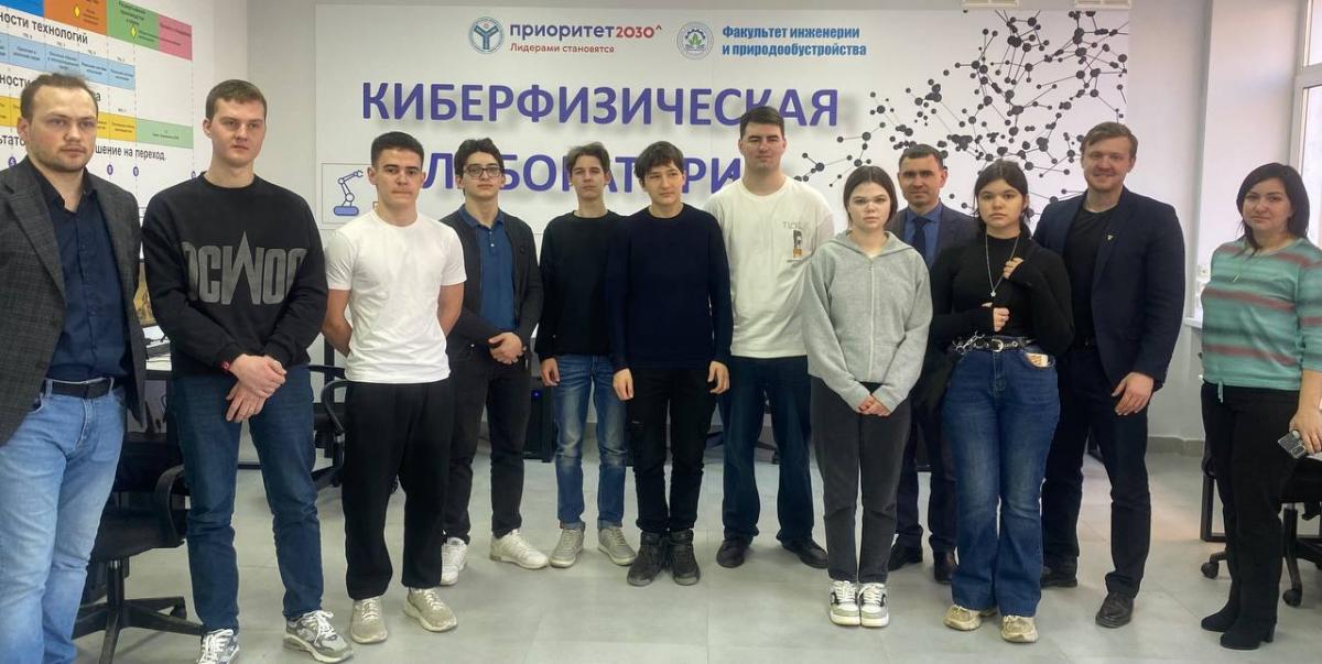 Школьники Екатериновского района посетили с экскурсией Вавиловский университет Фото 10