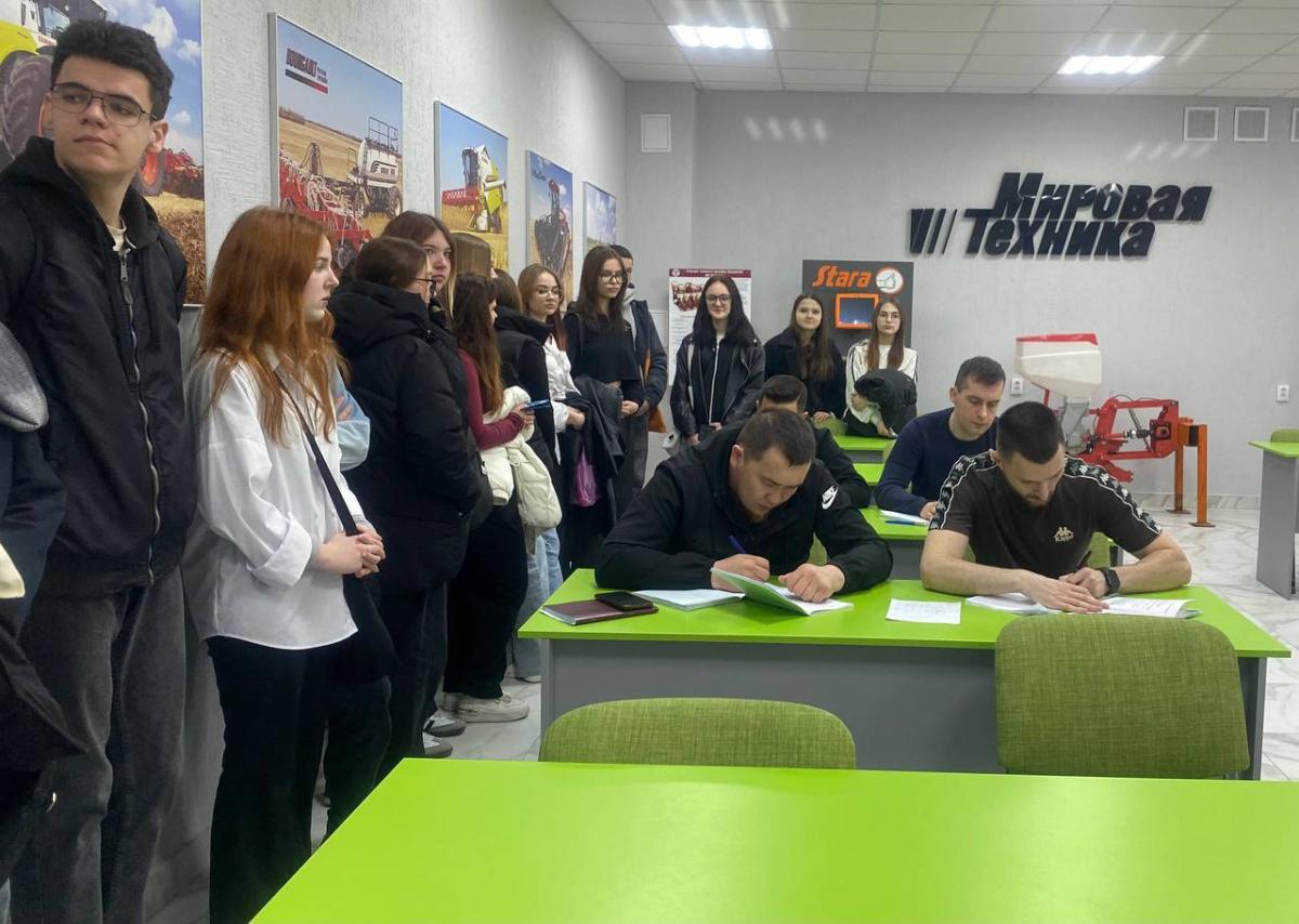Школьники Воскресенского района посетили с экскурсией Вавиловский университет Фото 14