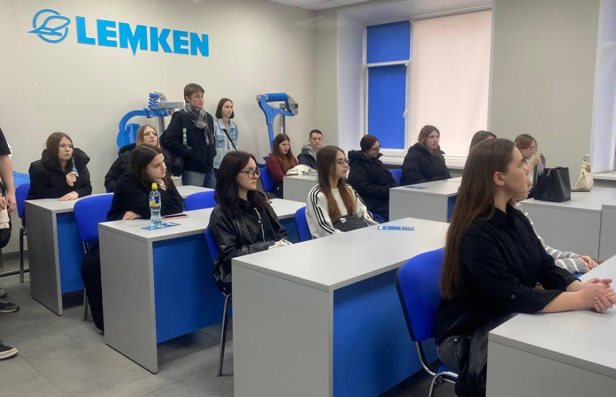Школьники Воскресенского района посетили с экскурсией Вавиловский университет Фото 17