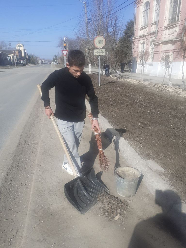Субботник в Пугачевском филиале Фото 4
