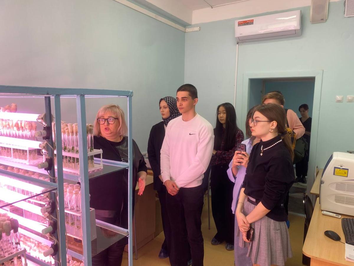 Саратовские гимназисты посетили с экскурсией Вавиловский университет Фото 7