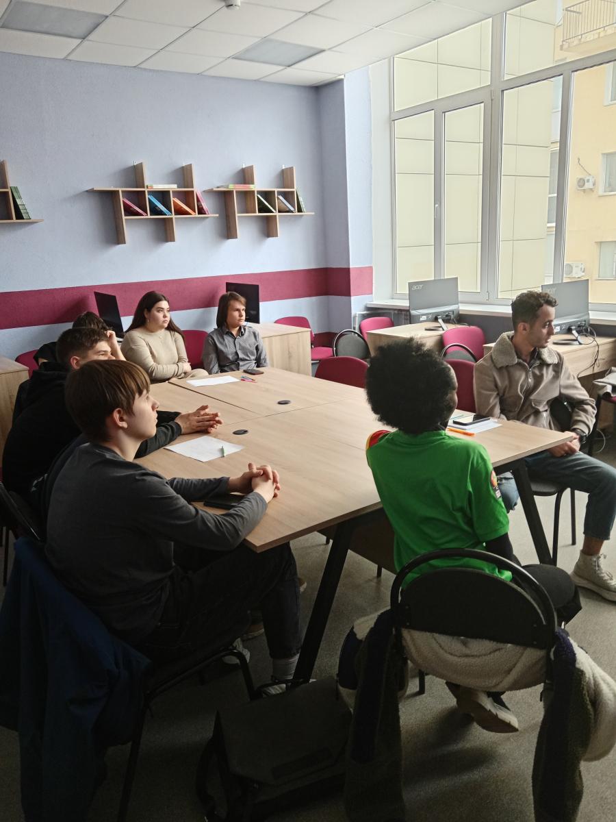 Состоялось заседание разговорного клуба "Speaking Club" Фото 1