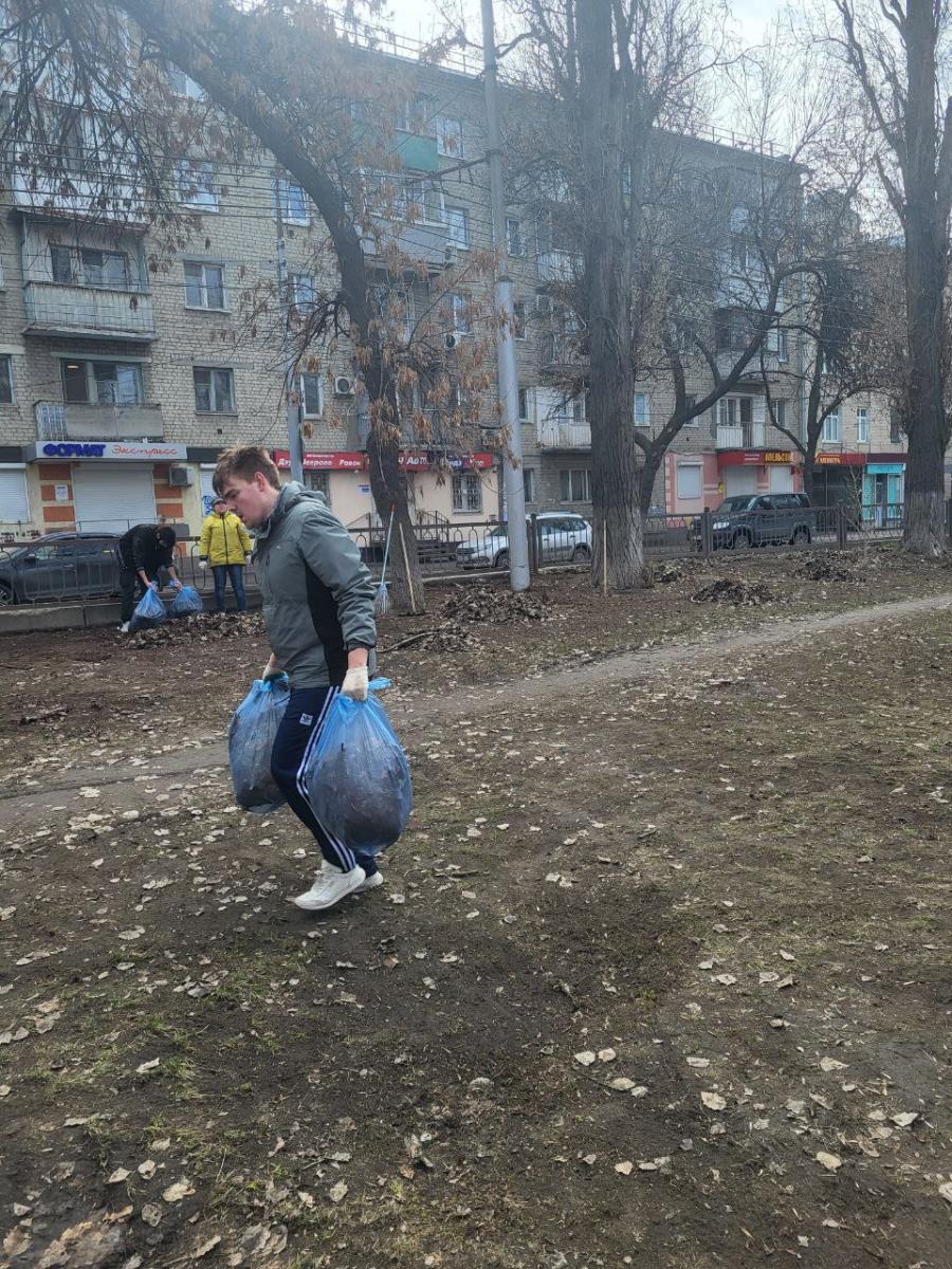 Участие в субботнике преподавателей кафедры Фото 3