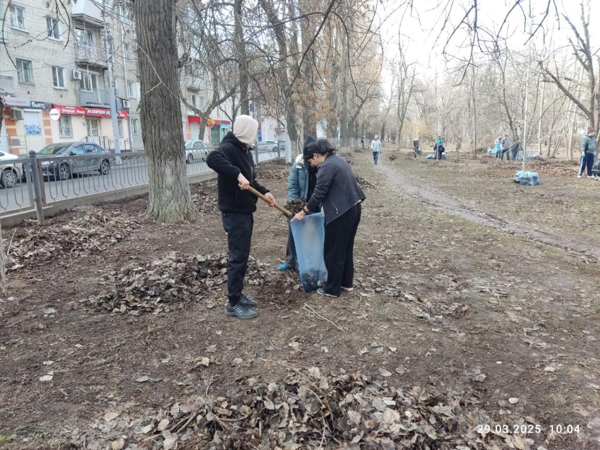 Участие в городском субботнике Фото 2