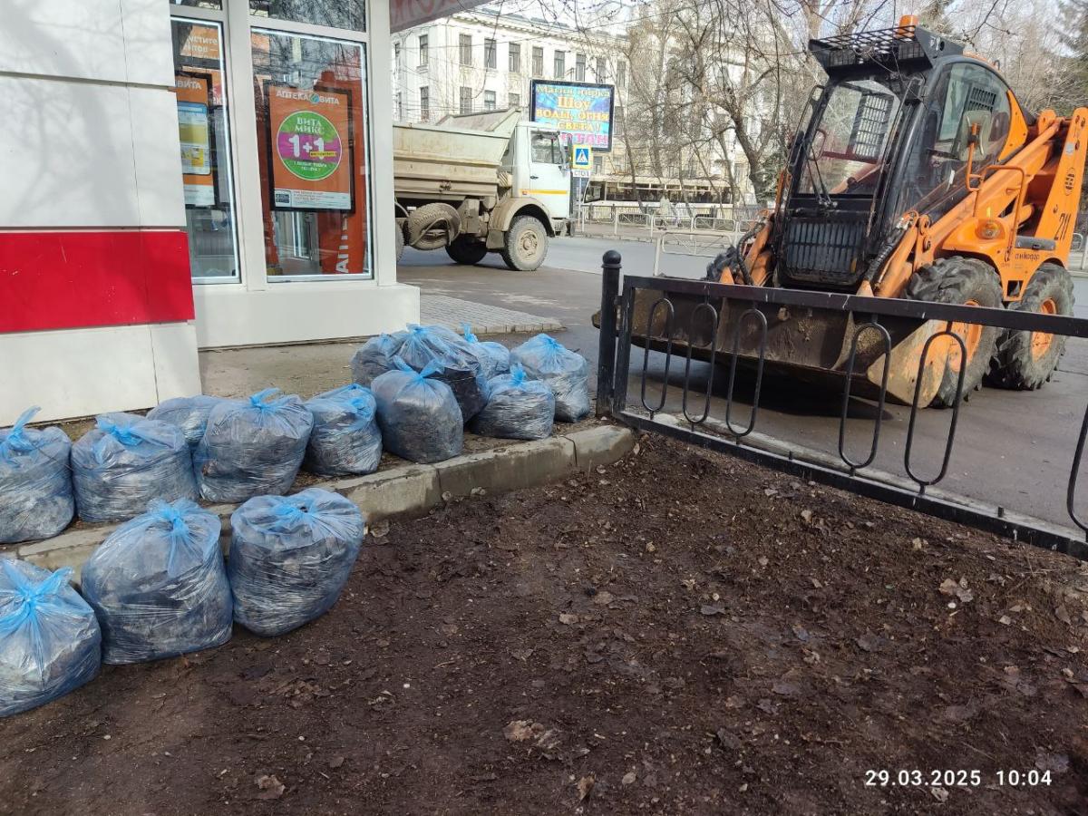 Участие в городском субботнике Фото 3