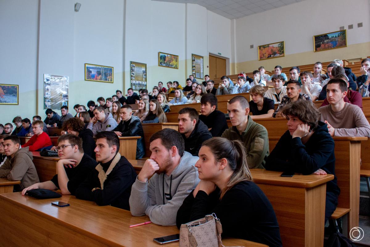 Студентов познакомили с марксовским предприятием ООО «Яблоневый сад» Фото 1