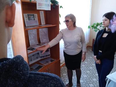В Краснокутском зооветеринарном техникуме продолжает работать выставка, посвященная 60-летию выхода человека в открытый космос.