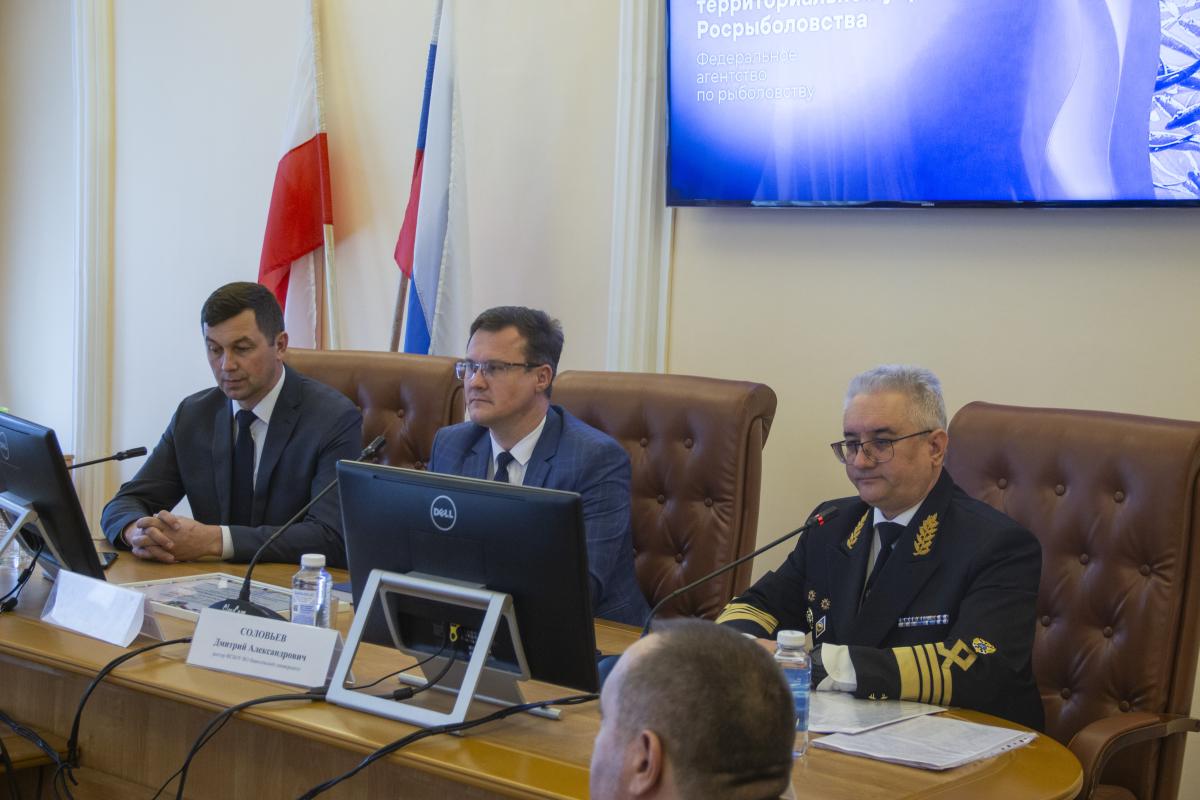 Ректору вручена почетная грамота от главы Волго-Камского территориального управления Росрыболовства Фото 3