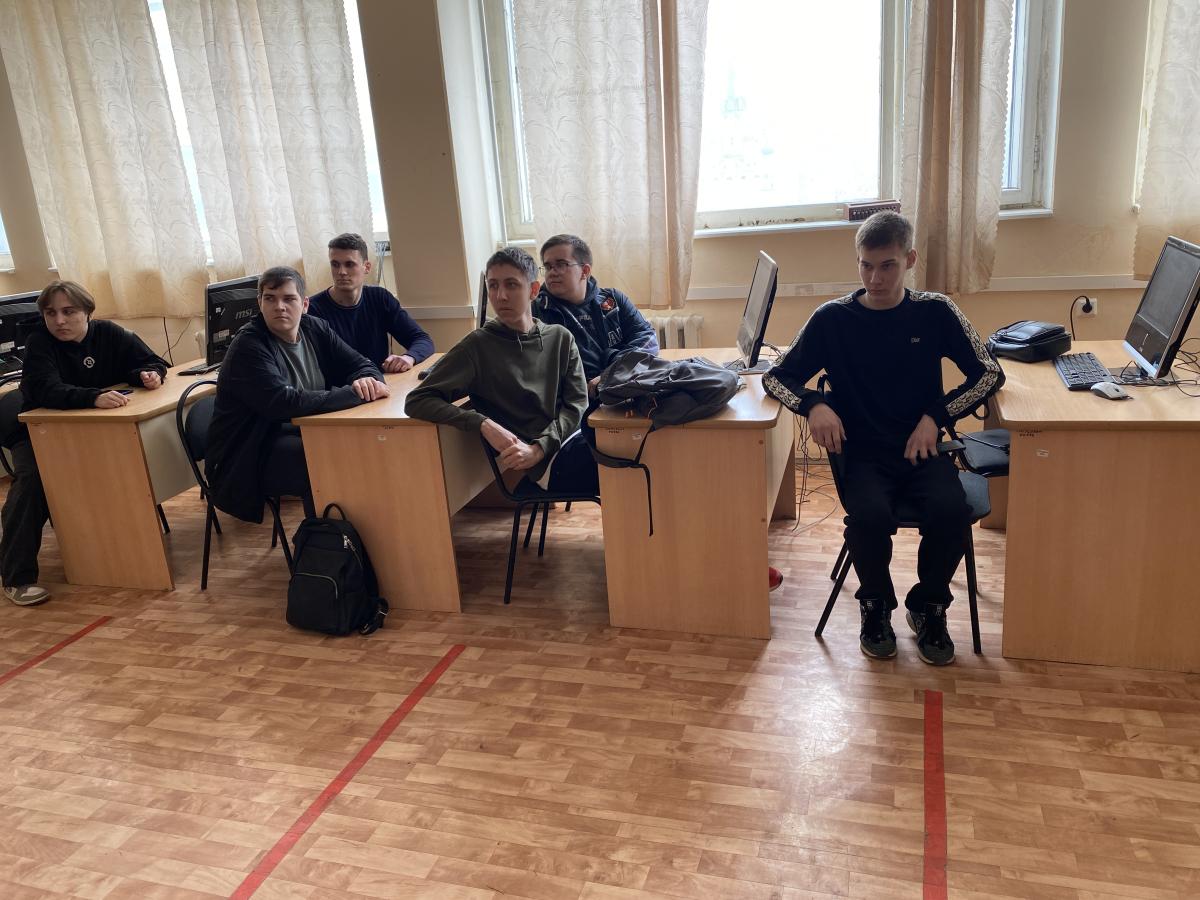 На книжной выставке «Путь мужества и славы» к 80-летию Победы в Великой Отечественной войне Фото 1 На книжной выставке «Путь мужества и славы» к 80-летию Победы в Великой Отечественной войне Фото 1