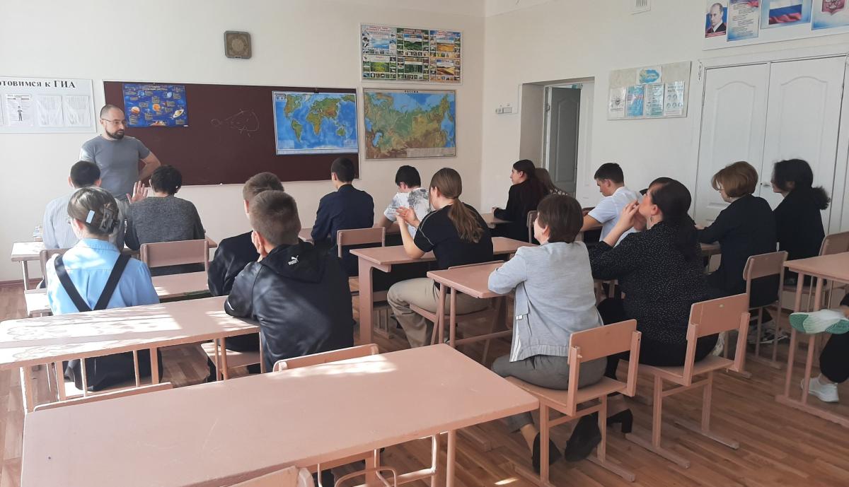 В МОУ СОШ с. Репное и МАОУ СОШ с. Большой Мелик Балашовского района Саратовской области проведена профориентационная работа Фото 3