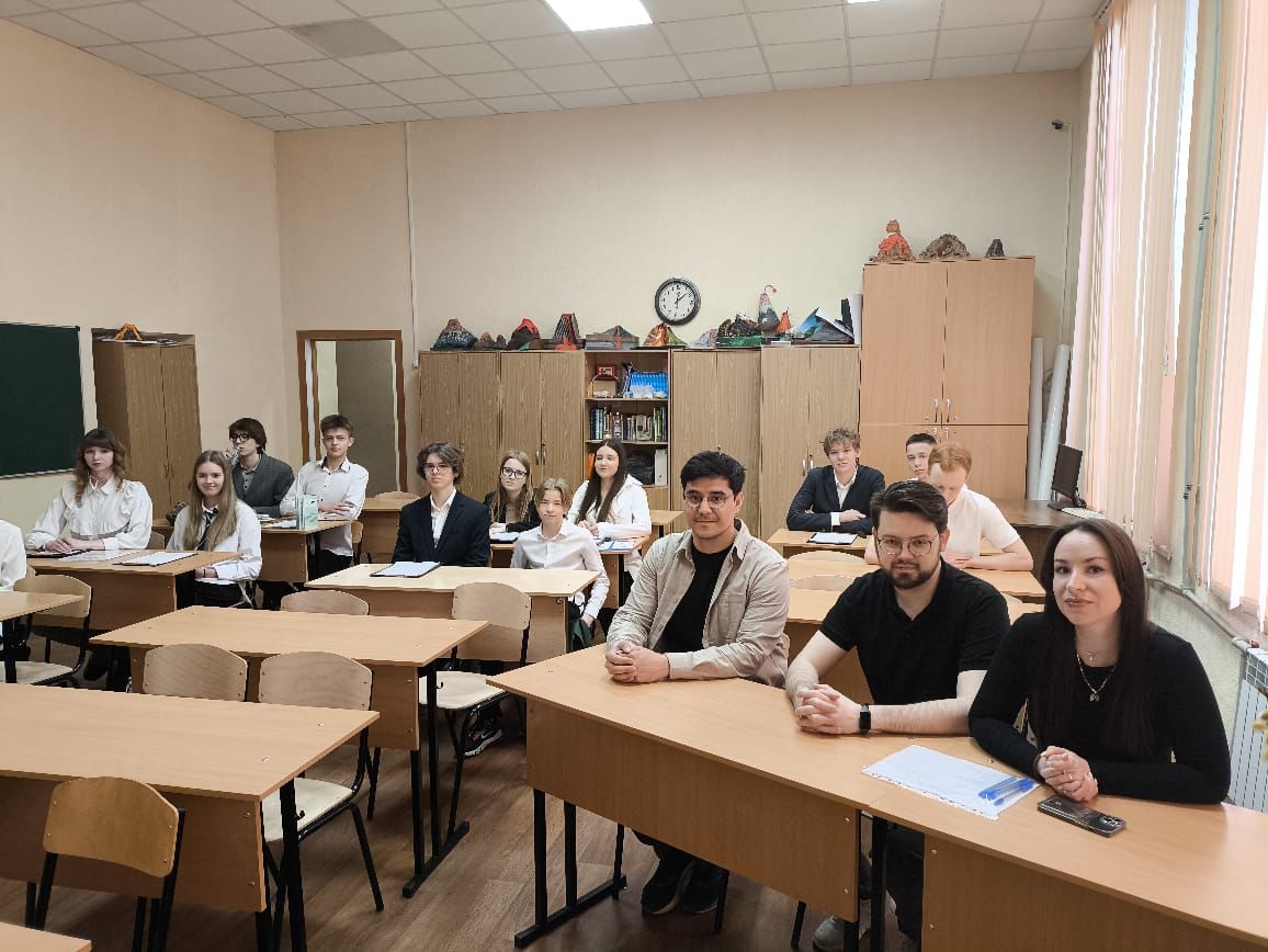 Работа в составе жюри научно-практической конференции «От идей к открытиям 2025» Фото 4