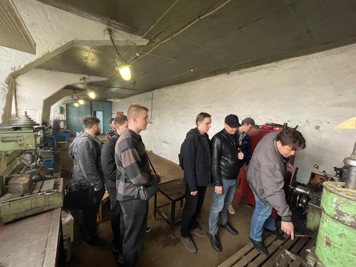 Выездное практическое занятие в УНПО «АгроЭкспоцентр" студентов Б-АИ-402 и Б-АИ-403 кафедры "Техническое обеспечение АПК" Фото 2