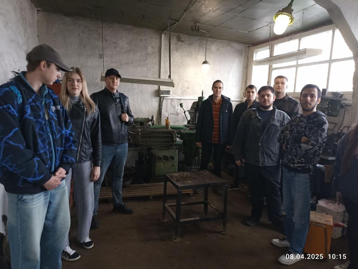 Выездное практическое занятие в УНПО «АгроЭкспоцентр" студентов Б-АИ-402 и Б-АИ-403 кафедры "Техническое обеспечение АПК" Фото 6