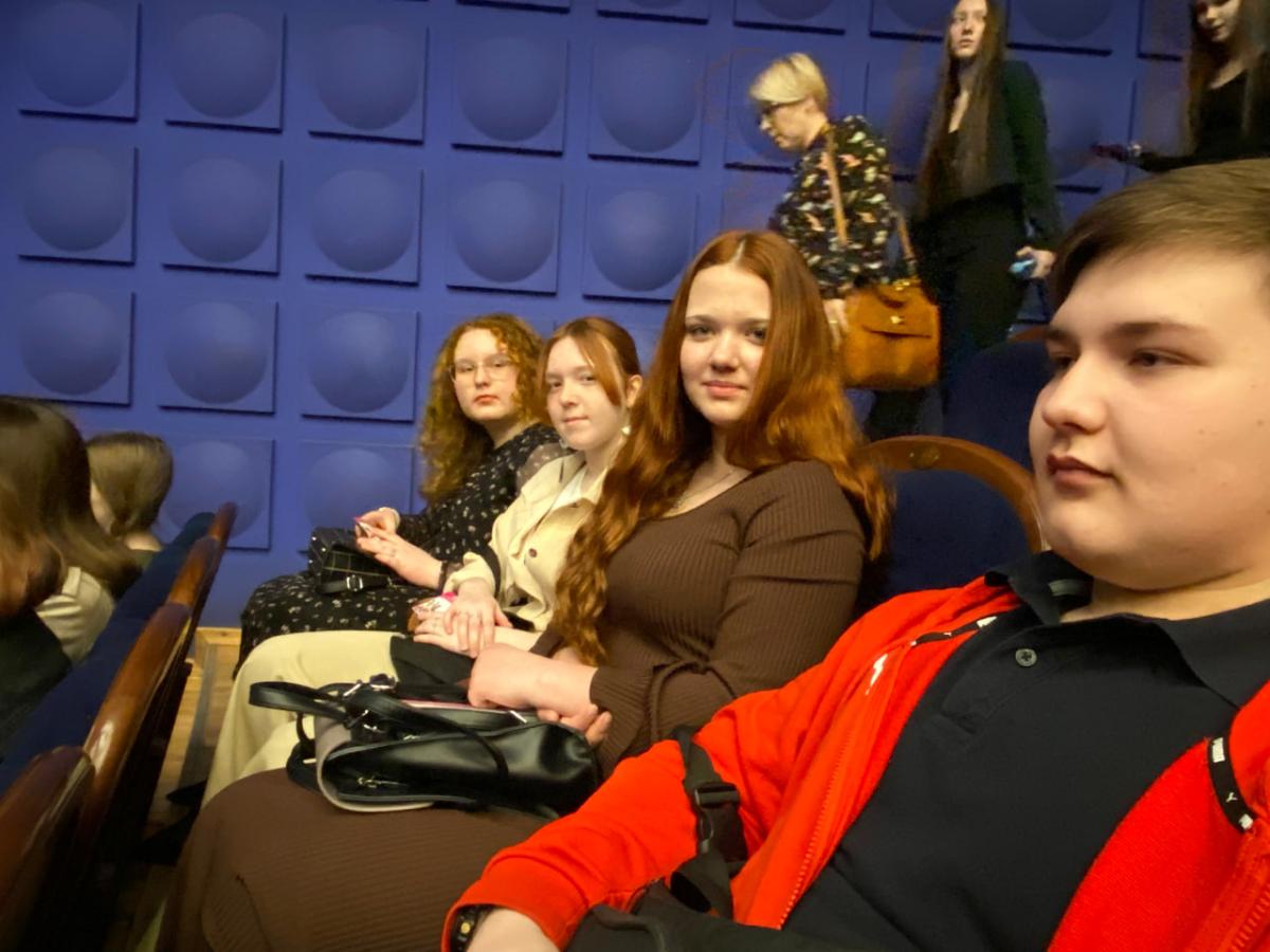 Обучающиеся колледжа посетили гала-концерт фестиваля «Саратовская студенческая весна – 2025» Фото 7