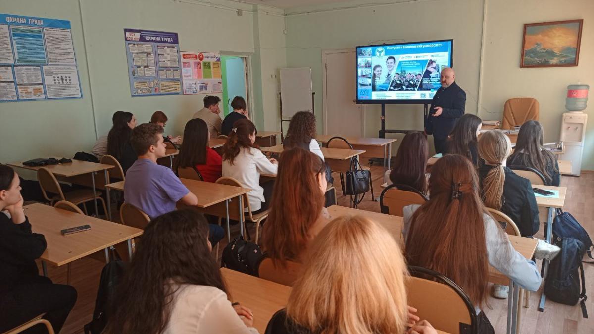Саратовским школьникам рассказали о преимуществах обучения в вузе Фото 2