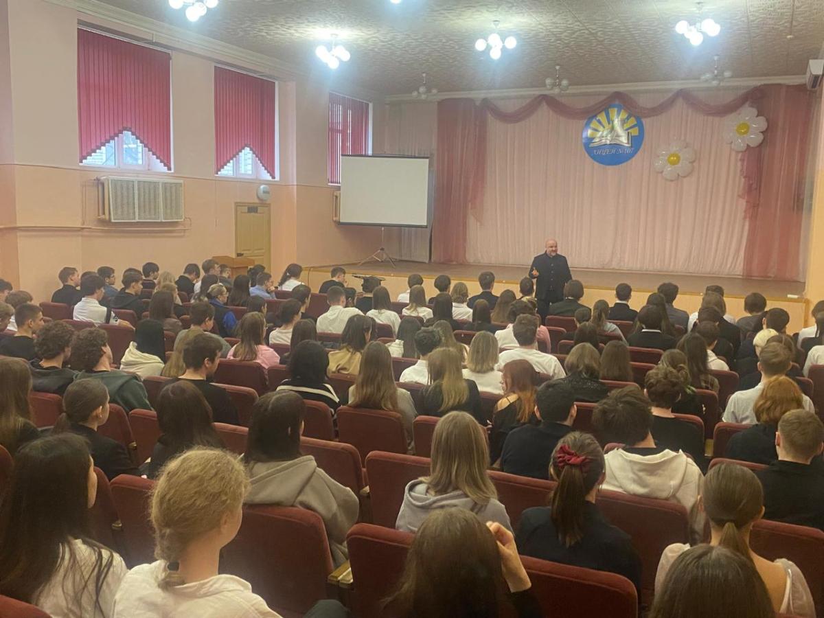 Саратовским школьникам рассказали о преимуществах обучения в вузе Фото 3