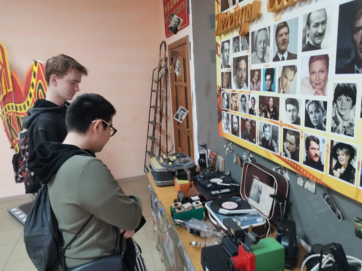 Студенты Краснокутского зооветеринарного техникума посетили кинотеатр им К. Маркса Фото 3