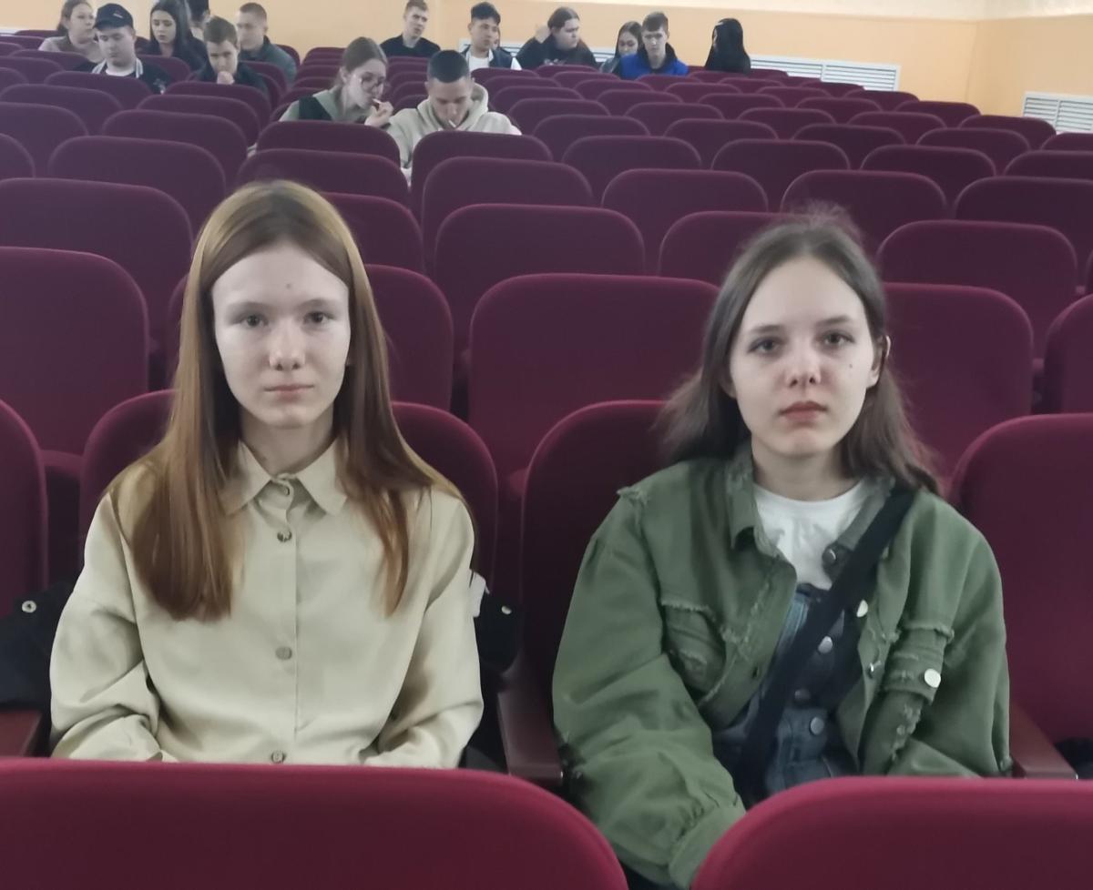 Студенты Краснокутского зооветеринарного техникума посетили кинотеатр им К. Маркса Фото 4