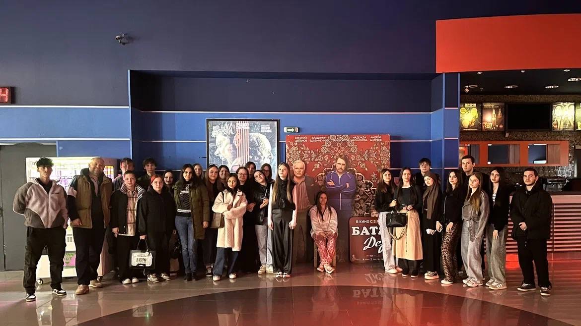 Обучающиеся колледжа посетили премьеру фильма «Батя 2. Дед» в кинотеатре «Синема Парк Триумф Молл» Фото 6 Обучающиеся колледжа посетили премьеру фильма «Батя 2. Дед» в кинотеатре «Синема Парк Триумф Молл» Фото 6