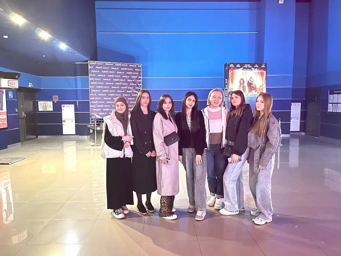 Обучающиеся колледжа посетили премьеру фильма «Батя 2. Дед» в кинотеатре «Синема Парк Триумф Молл» Фото 7 Обучающиеся колледжа посетили премьеру фильма «Батя 2. Дед» в кинотеатре «Синема Парк Триумф Молл» Фото 7