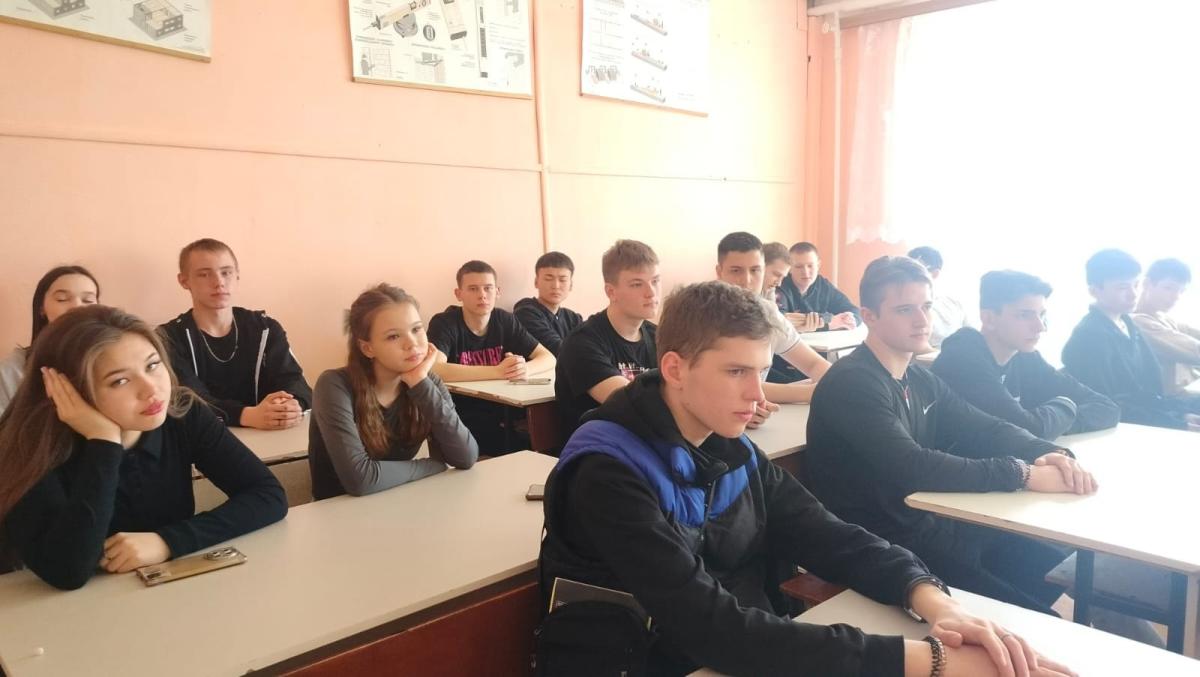 Неделя началась традиционно с линейки и Разговоров о важном Фото 4