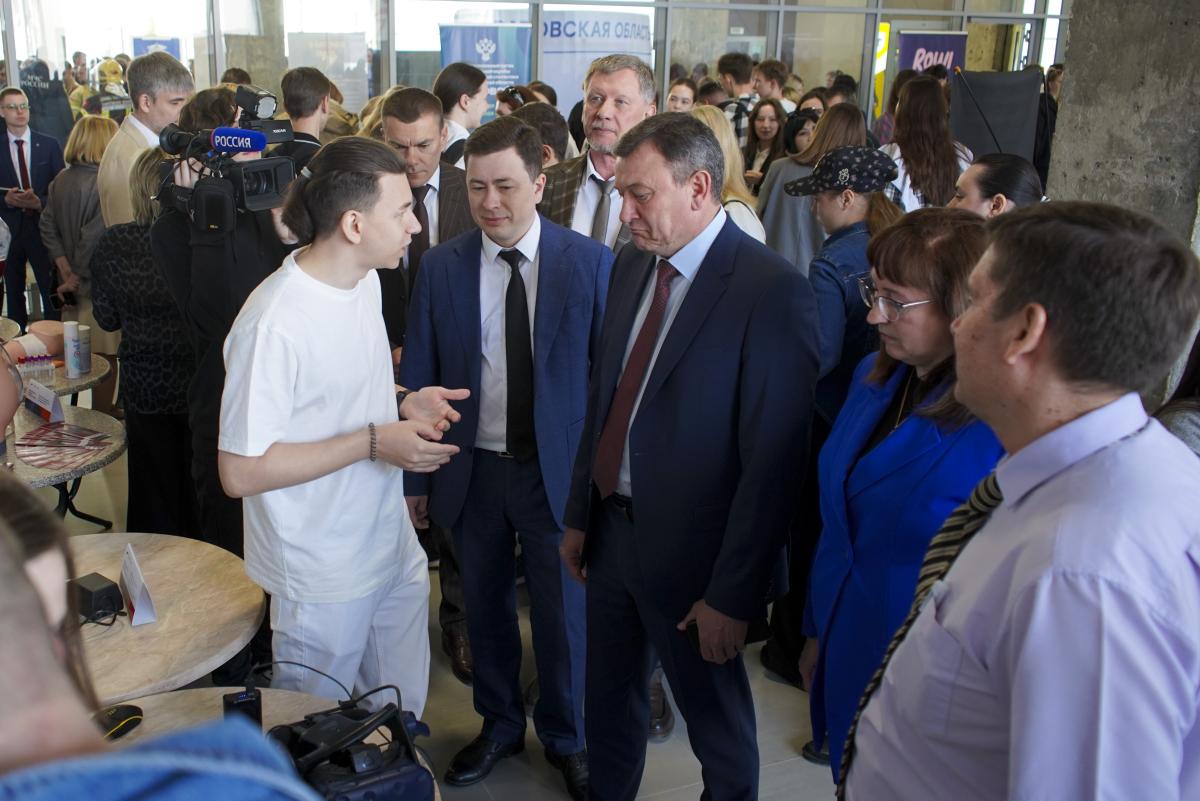Вуз представил выставочную экспозицию на Всероссийской ярмарке трудоустройства Фото 1