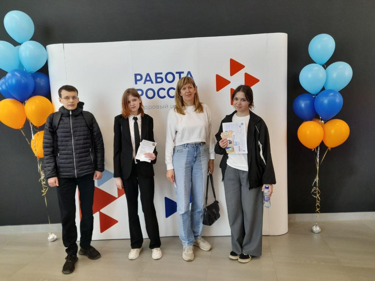 Вуз представил выставочную экспозицию на Всероссийской ярмарке трудоустройства Фото 6