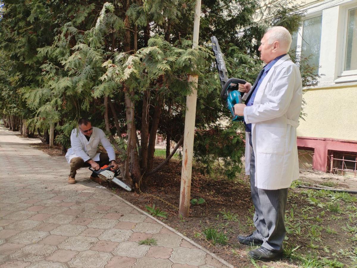 Участие в городском субботнике Фото 2