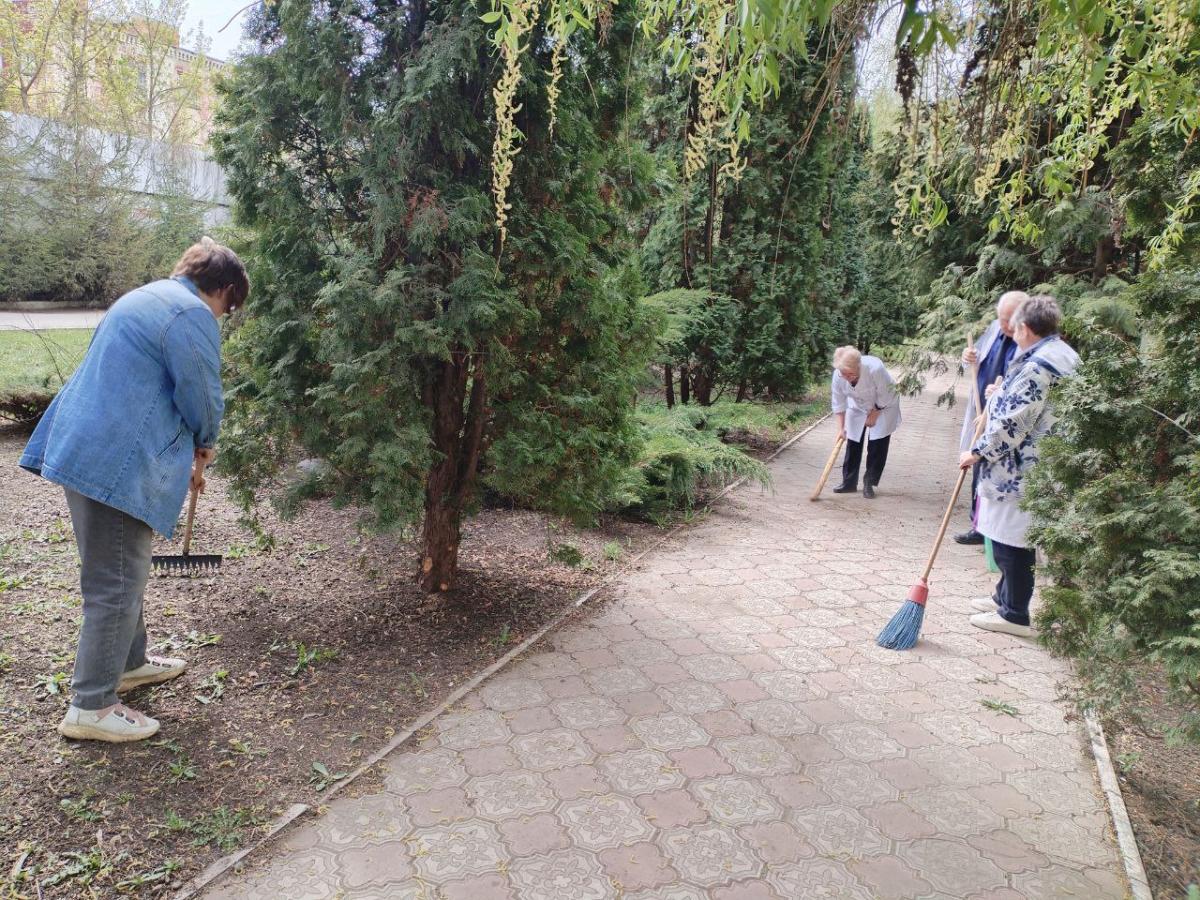 Участие в городском субботнике Фото 3