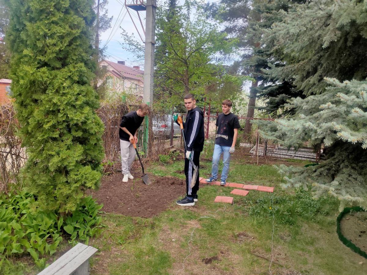 Субботник для ветерана кафедры Фото 3
