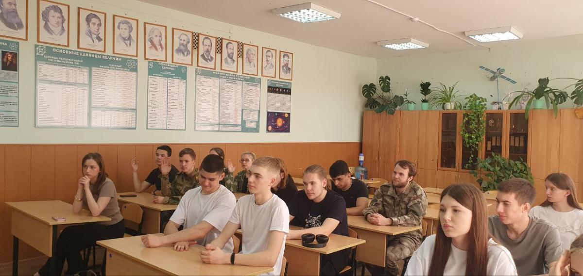 Представители вуза встретились с саратовскими школьниками Фото 2