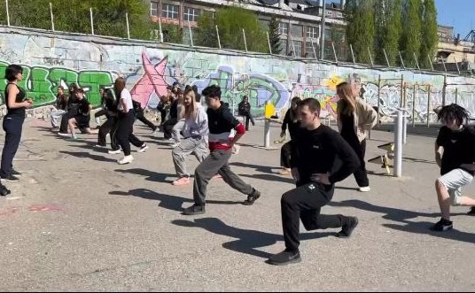 Спортивное занятие «Мы выбираем спорт» с использованием тренажеров на улице