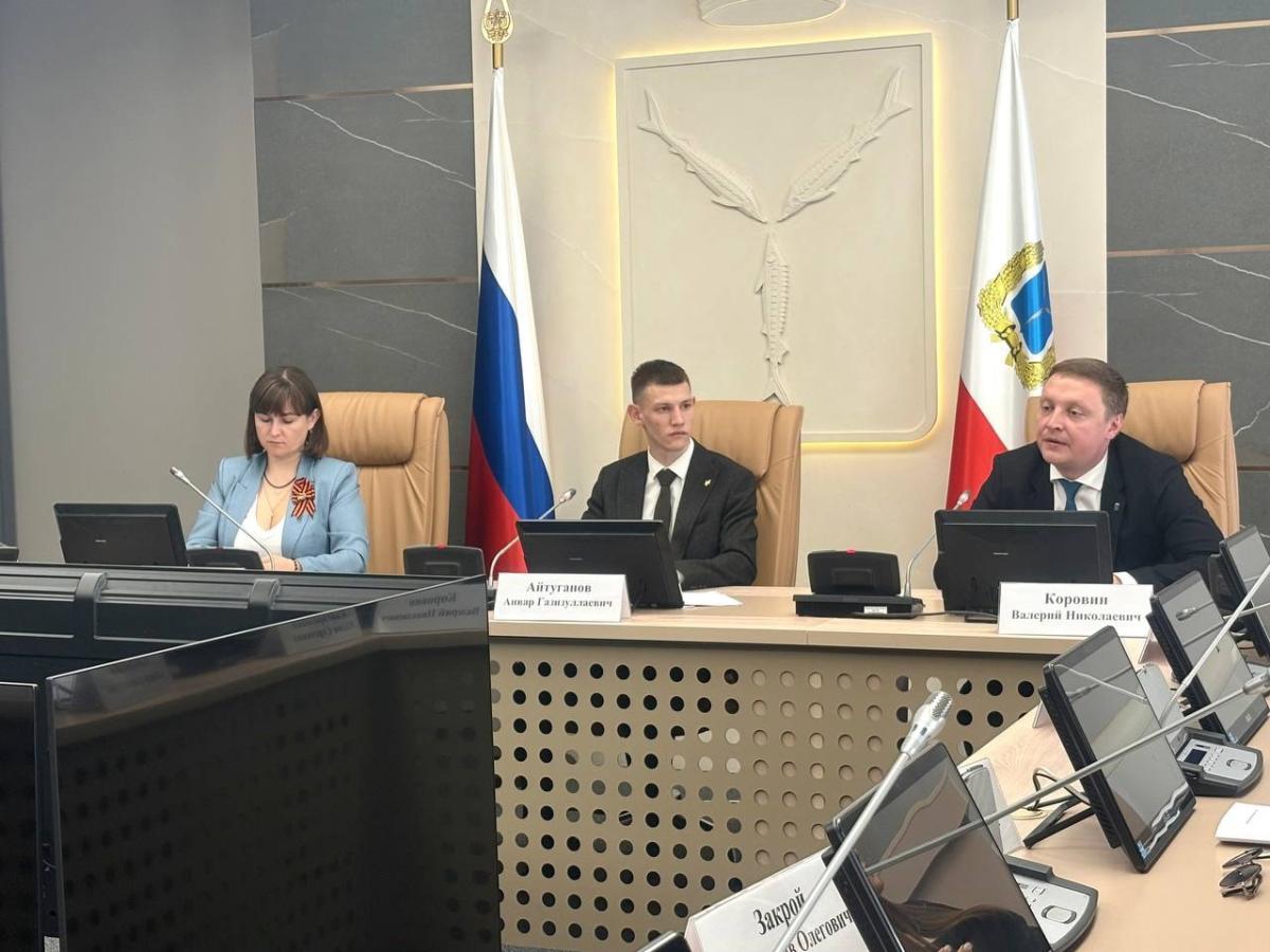 Заседание президиума молодёжного парламента при Саратовской областной думе Фото 1