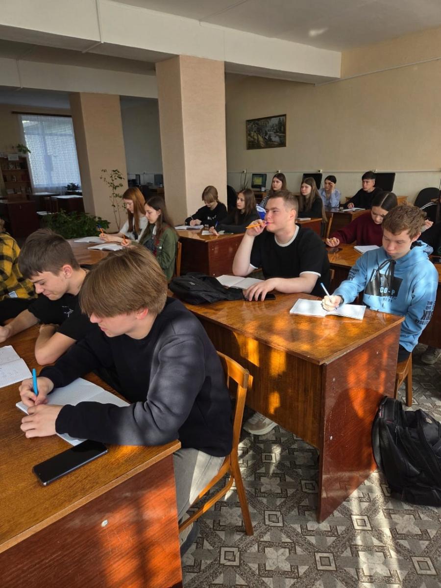 В рамках недели физики и математики прошли мероприятия, посвящённые 80 летию Победы в Великой Отечественной войне Фото 3 В рамках недели физики и математики прошли мероприятия, посвящённые 80 летию Победы в Великой Отечественной войне Фото 3