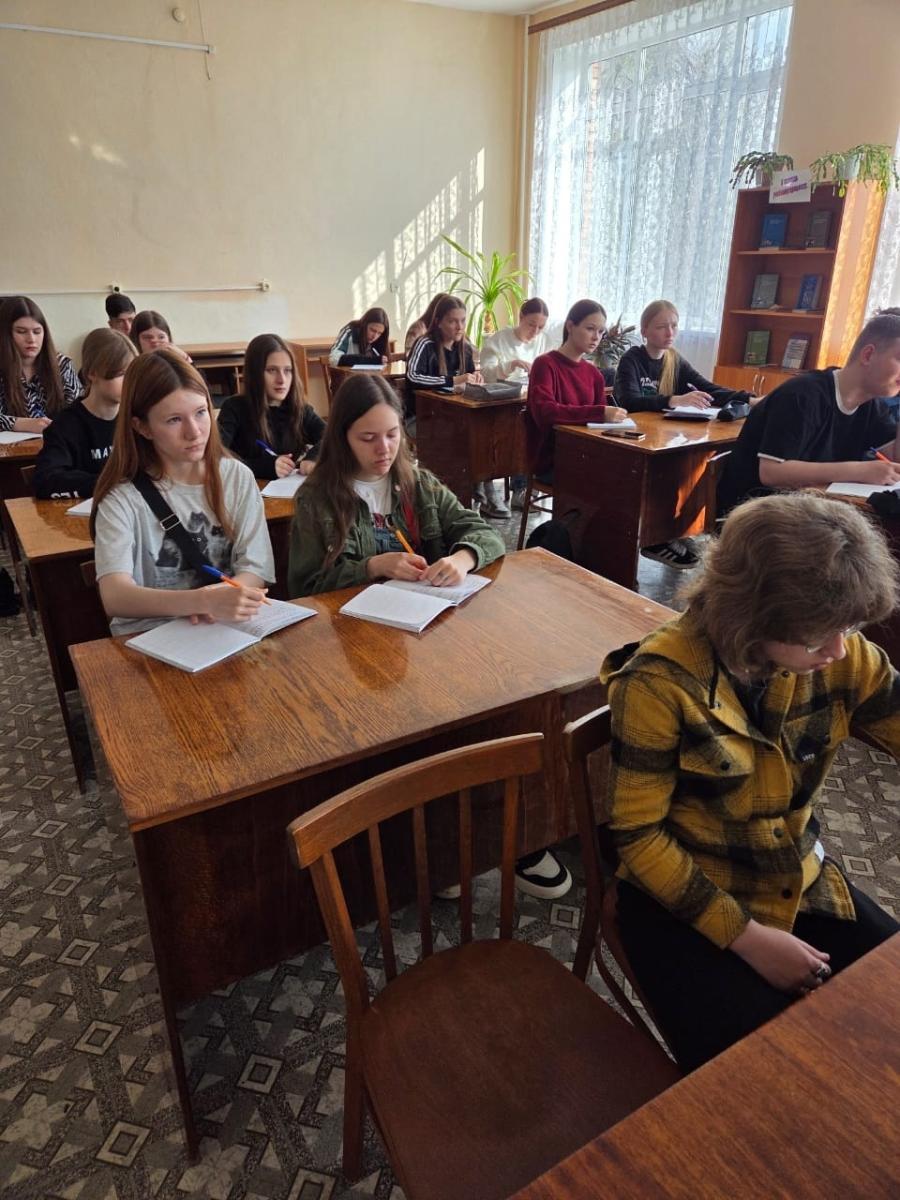 В рамках недели физики и математики прошли мероприятия, посвящённые 80 летию Победы в Великой Отечественной войне Фото 4 В рамках недели физики и математики прошли мероприятия, посвящённые 80 летию Победы в Великой Отечественной войне Фото 4