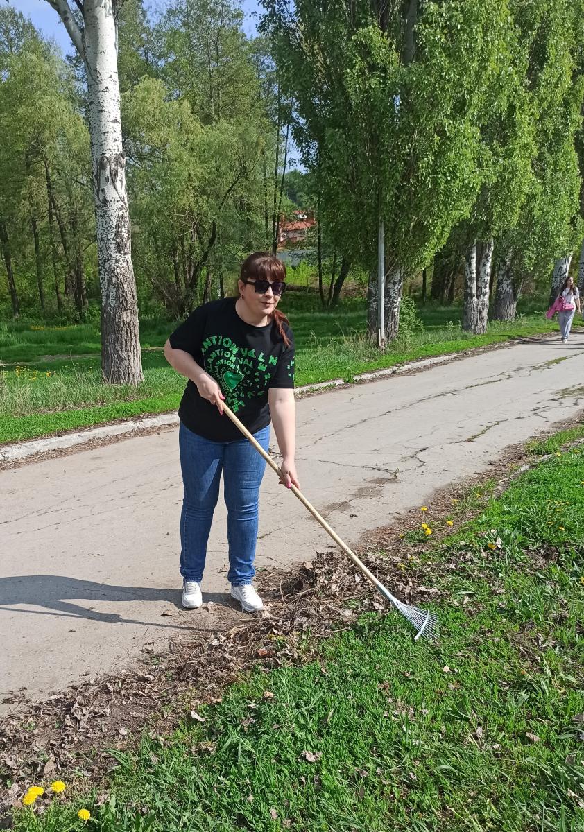 Участие преподавателей и студентов в  благоустройстве УНПК «Агроцентр» Фото 4