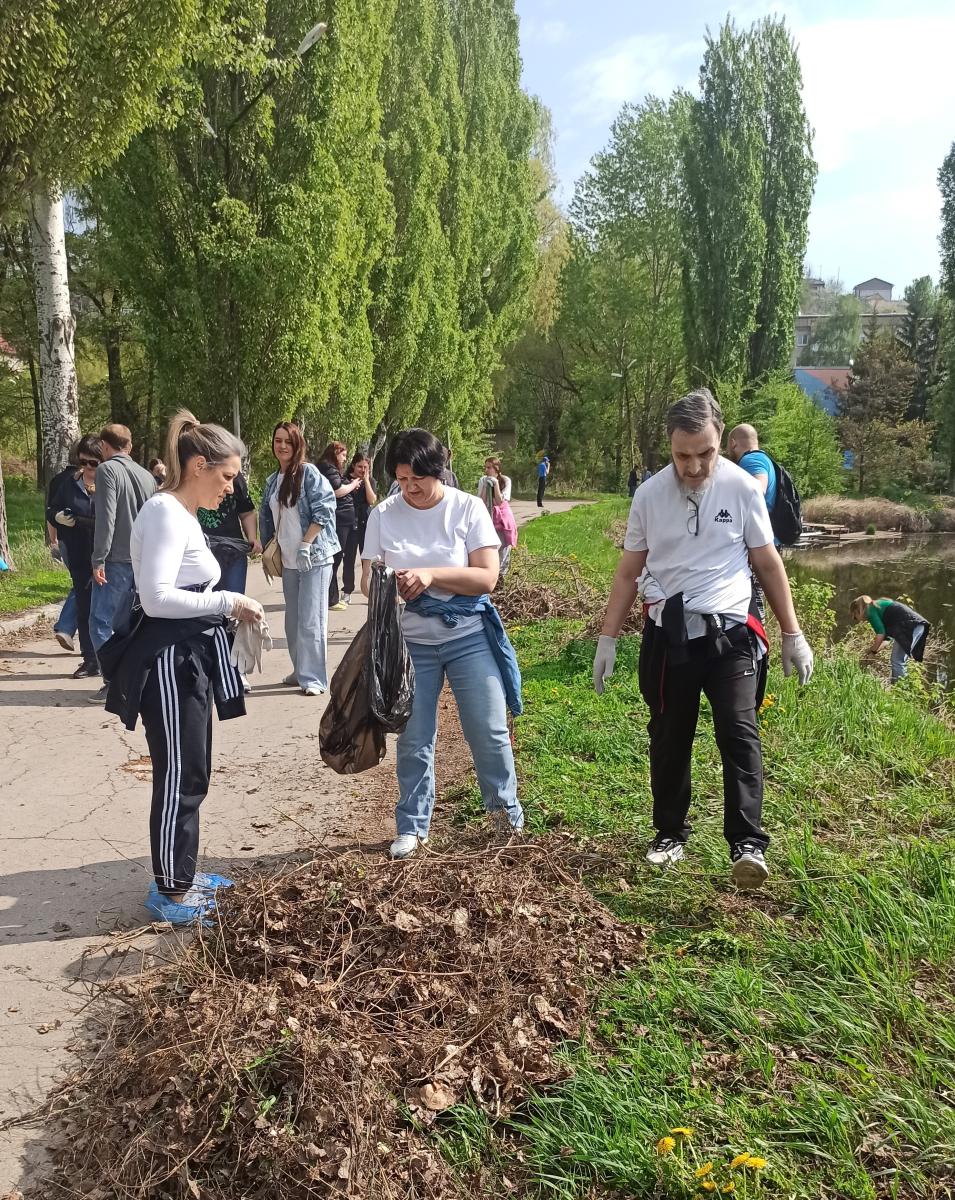 Участие преподавателей и студентов в  благоустройстве УНПК «Агроцентр» Фото 11