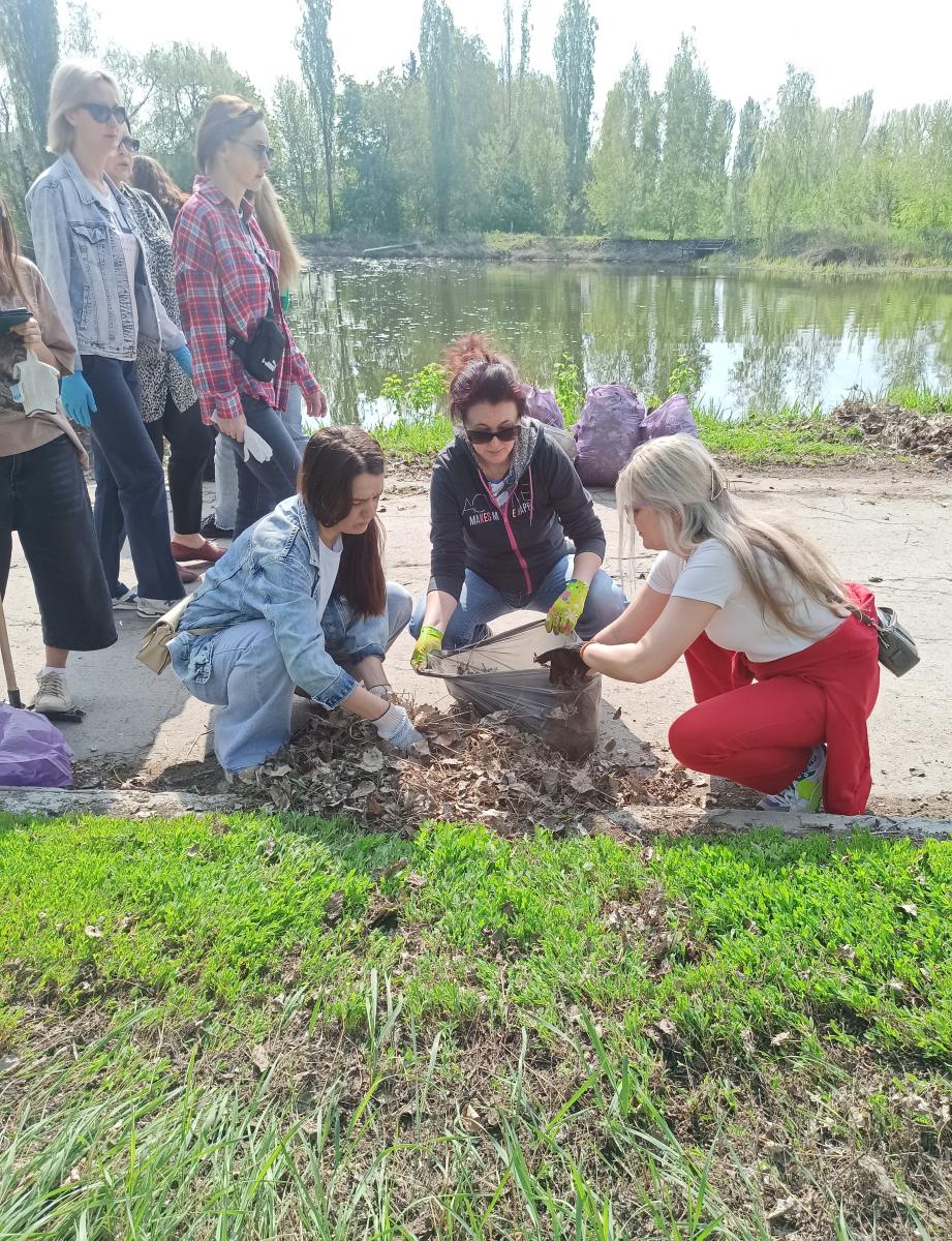 Участие преподавателей и студентов в  благоустройстве УНПК «Агроцентр» Фото 14