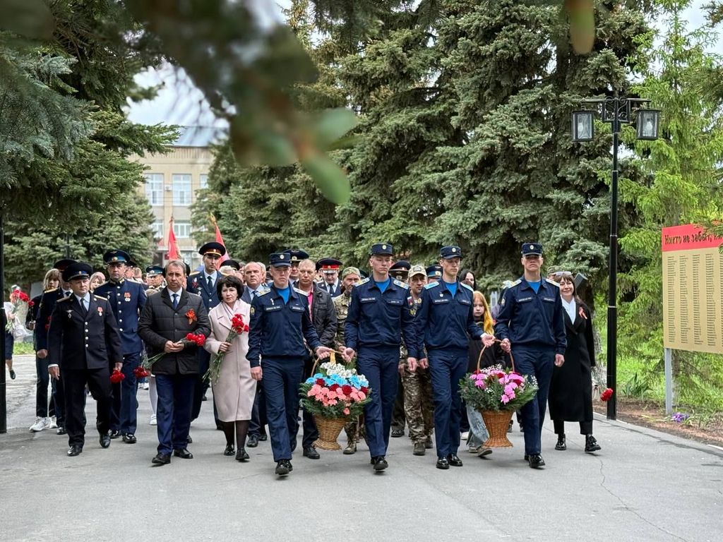 Церемония возложения цветов к бюстам Героев Советского Союза, погибшим в годы Великой Отечественной войны Фото 2