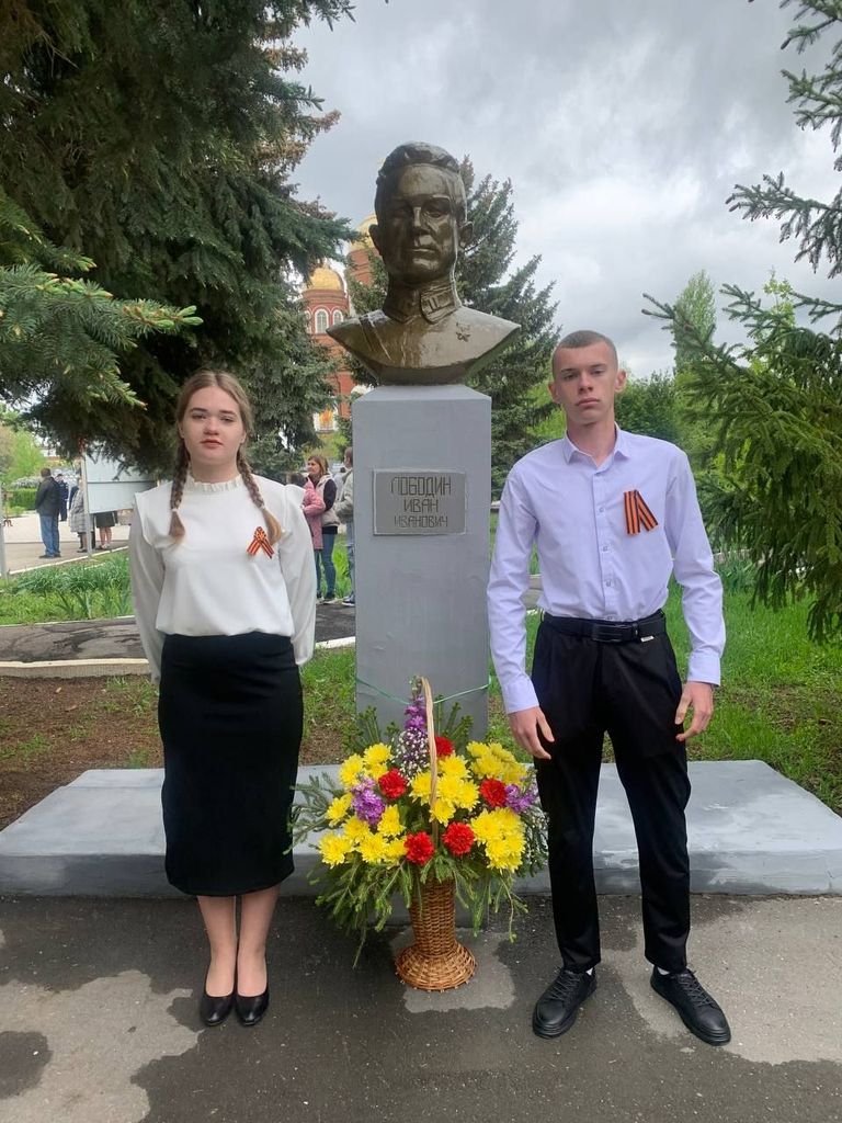 Церемония возложения цветов к бюстам Героев Советского Союза, погибшим в годы Великой Отечественной войны Фото 3