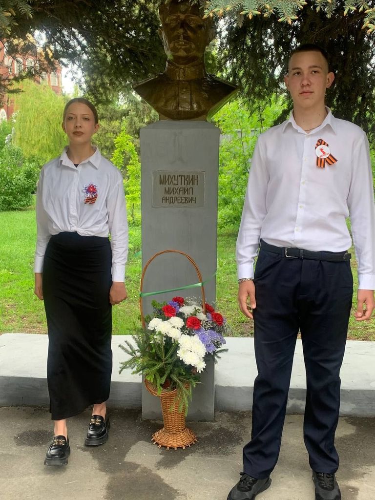 Церемония возложения цветов к бюстам Героев Советского Союза, погибшим в годы Великой Отечественной войны Фото 4