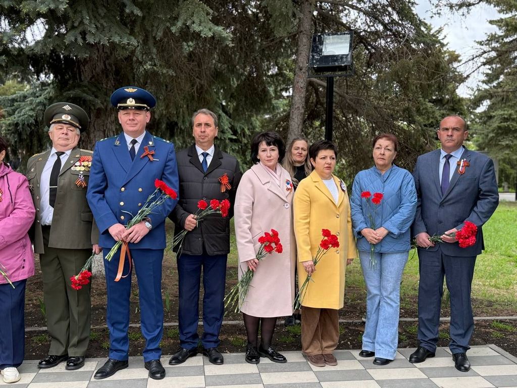 Церемония возложения цветов к бюстам Героев Советского Союза, погибшим в годы Великой Отечественной войны Фото 6