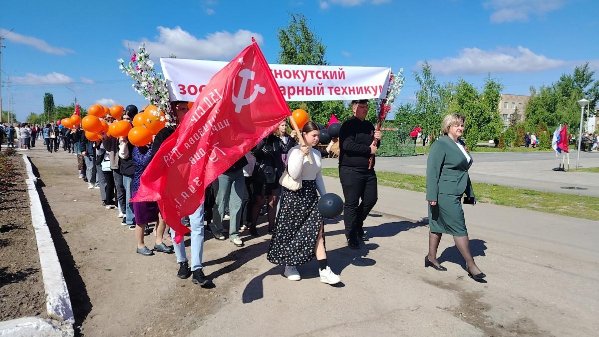 9 мая 2025 года, преподаватели и студенты, сотрудники техникума приняли участие в Параде Победы Фото 1 9 мая 2025 года, преподаватели и студенты, сотрудники техникума приняли участие в Параде Победы Фото 1