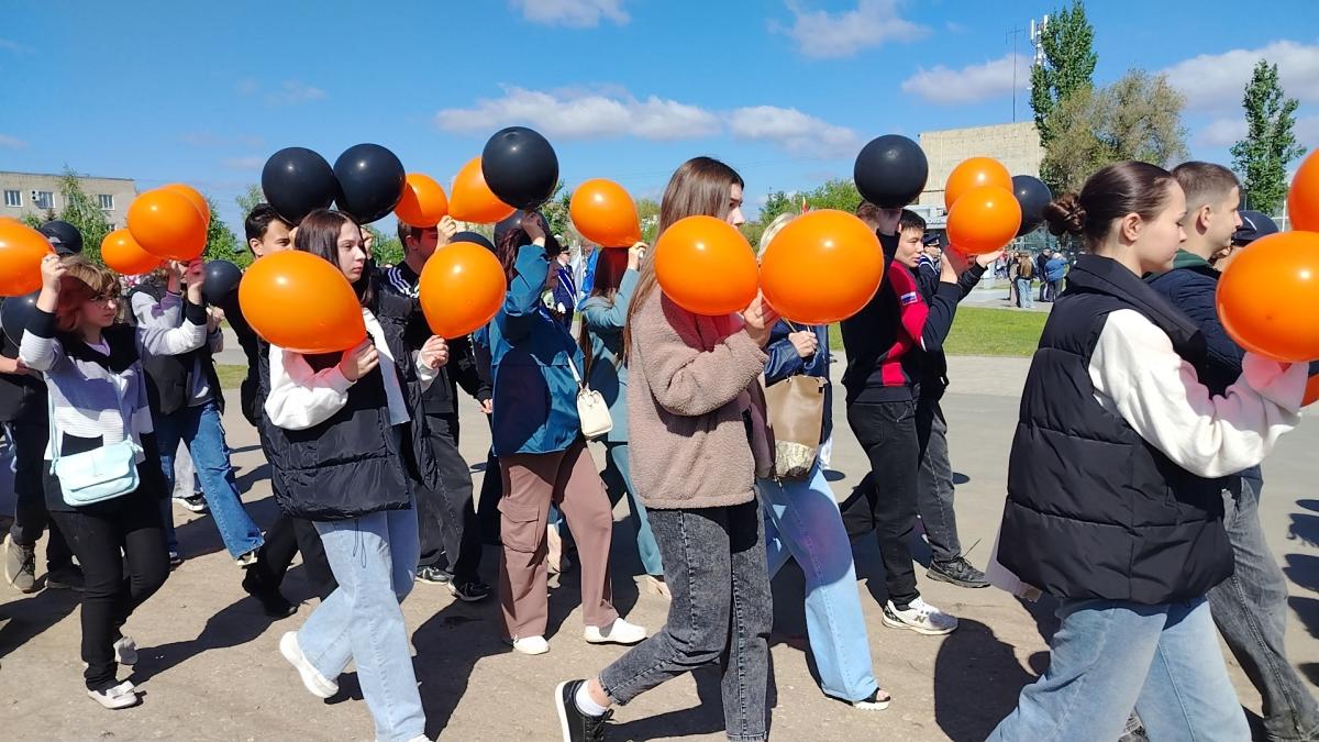 9 мая 2025 года, преподаватели и студенты, сотрудники техникума приняли участие в Параде Победы Фото 4 9 мая 2025 года, преподаватели и студенты, сотрудники техникума приняли участие в Параде Победы Фото 4